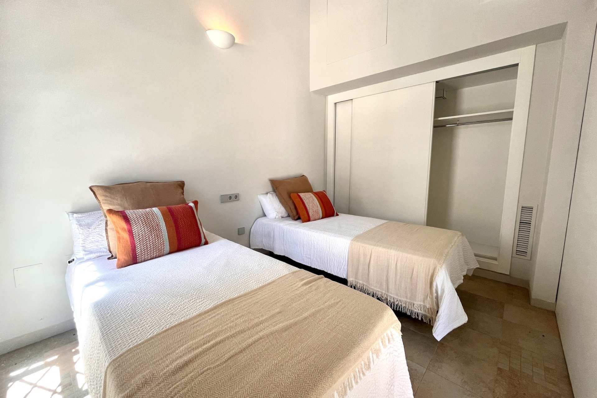 Resale - Duplex - Sucina