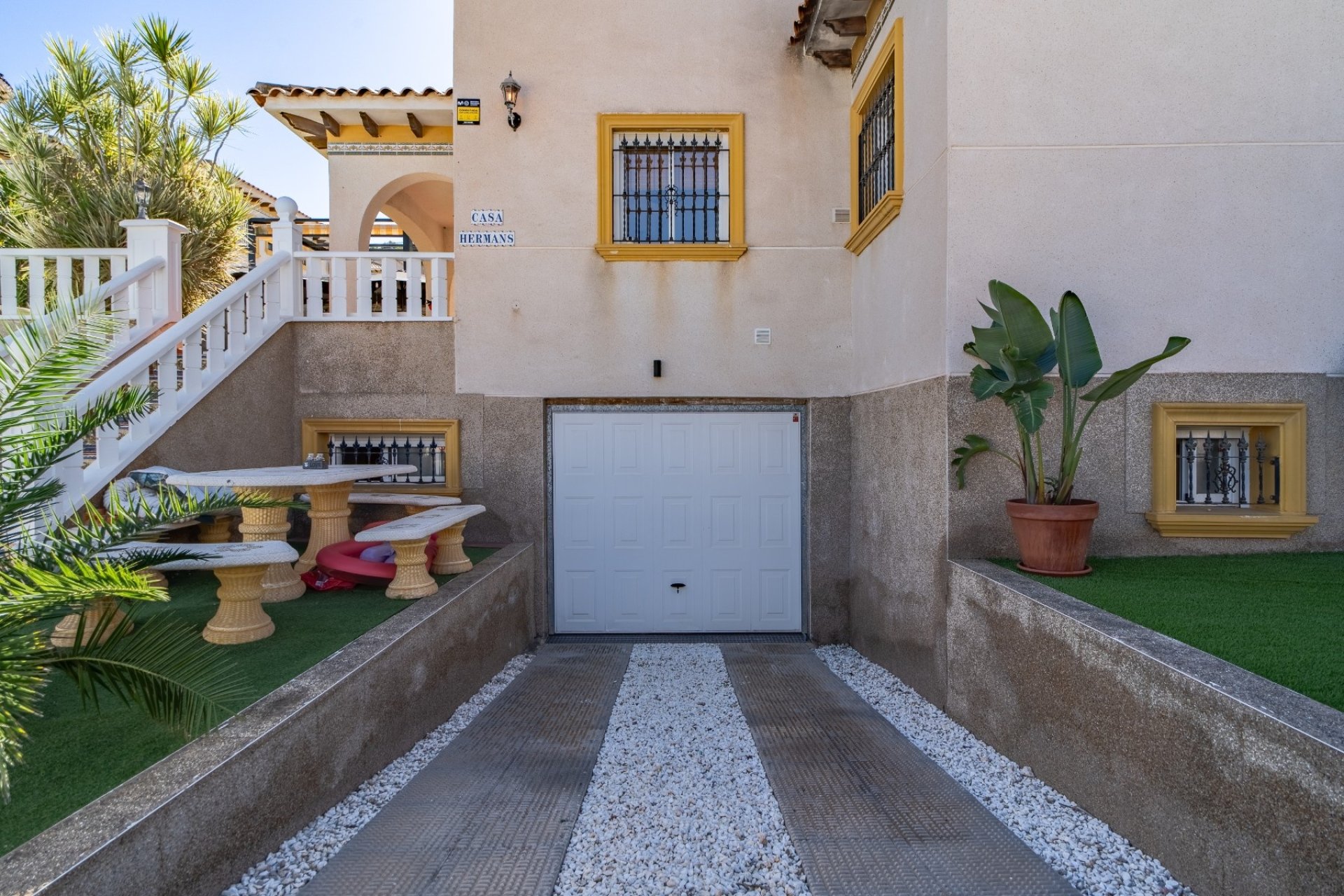 Resale - Townhouse - San Miguel de Salinas - Las Filipinas