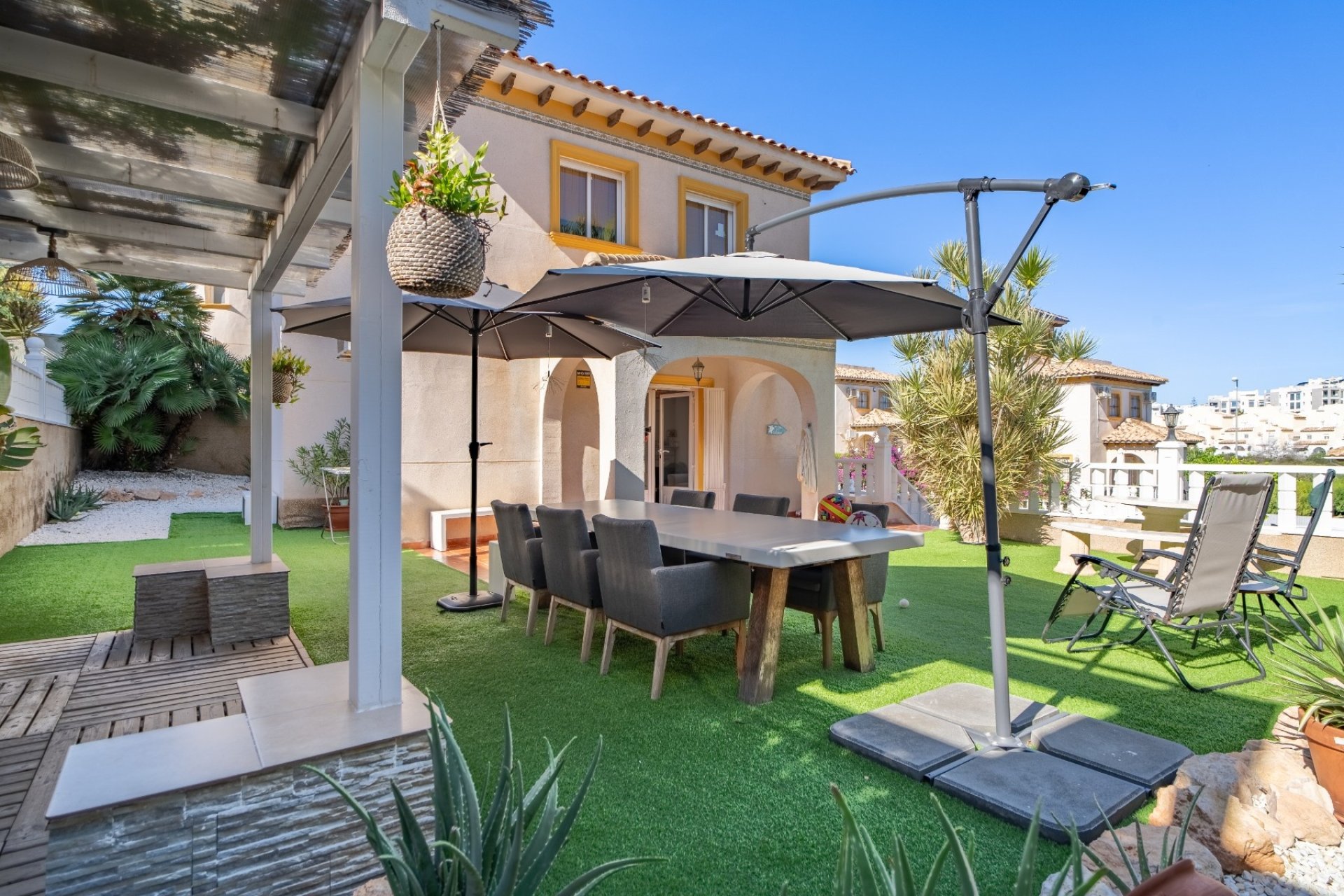 Resale - Townhouse - San Miguel de Salinas - Las Filipinas