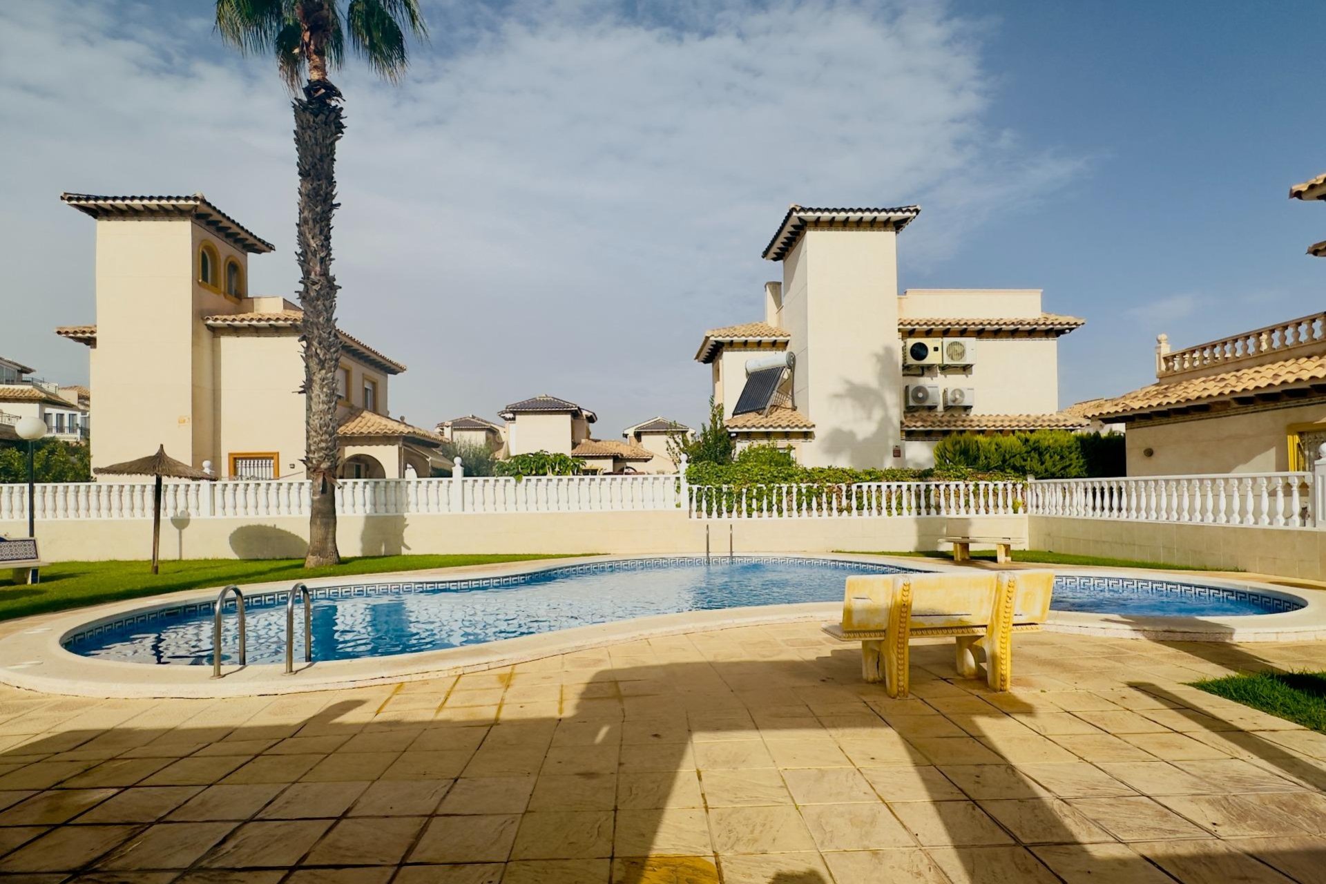 Resale - Villa - Orihuela Costa - Cabo Roig