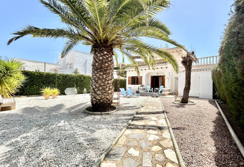 Resale - Villa - Orihuela Costa - La Zenia