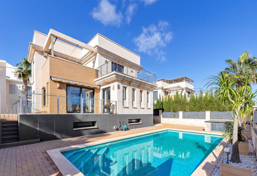 Resale - Villa - Orihuela Costa - La Zenia