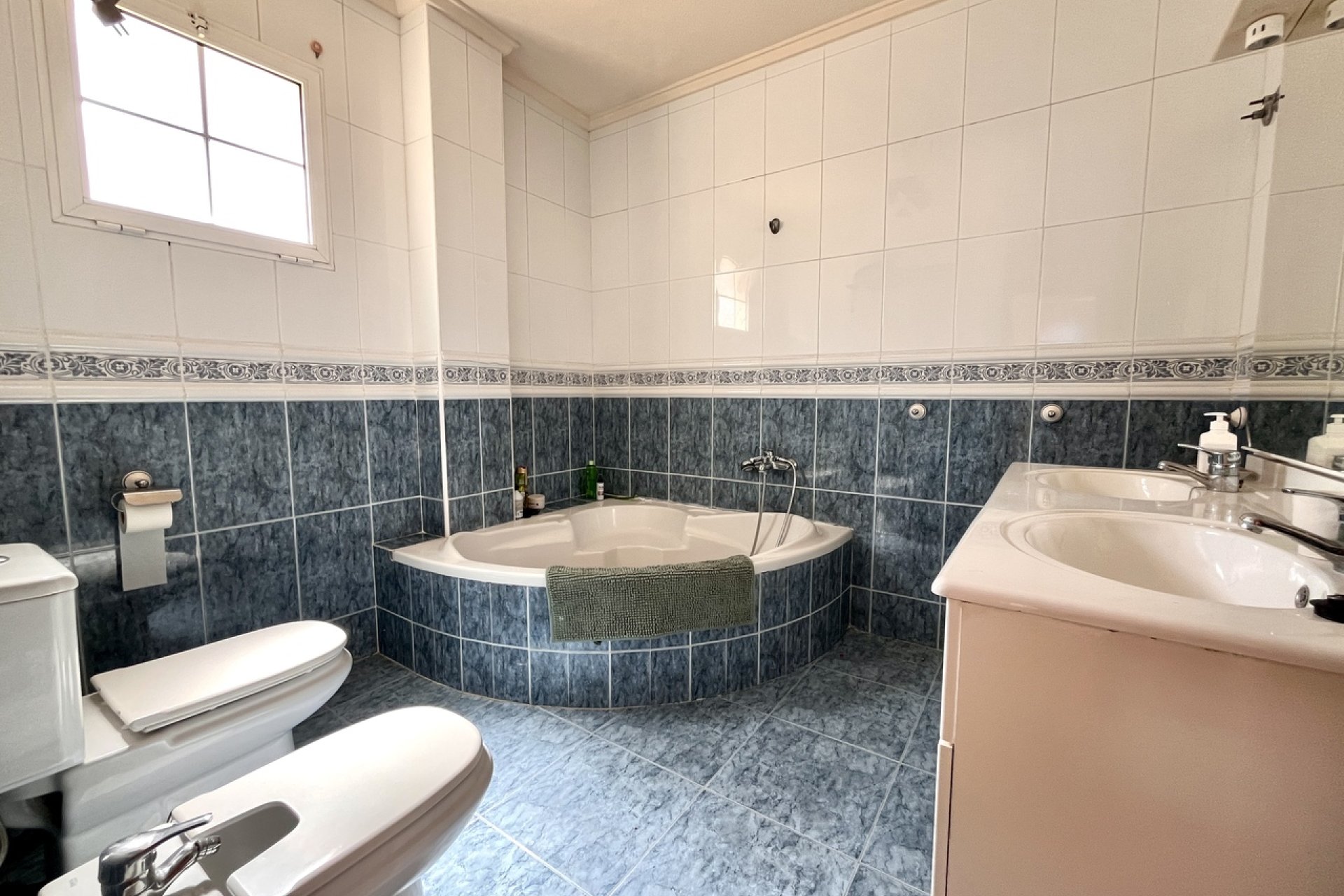 Resale - Villa - Orihuela Costa - La Zenia