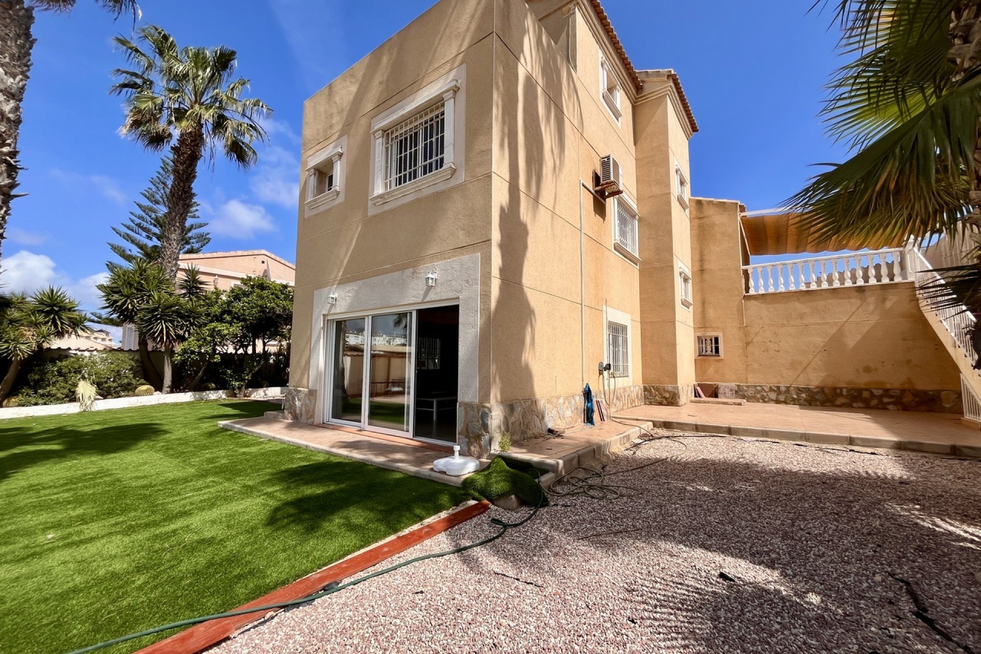 Resale - Villa - Orihuela Costa - La Zenia