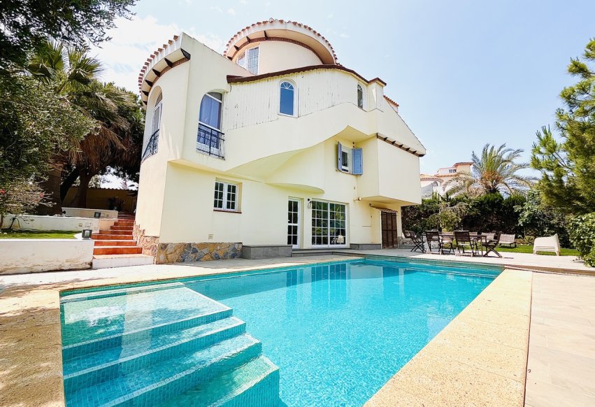 Resale - Villa - Orihuela Costa - La Zenia
