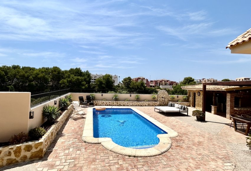 Resale - Villa - Orihuela Costa - La Zenia