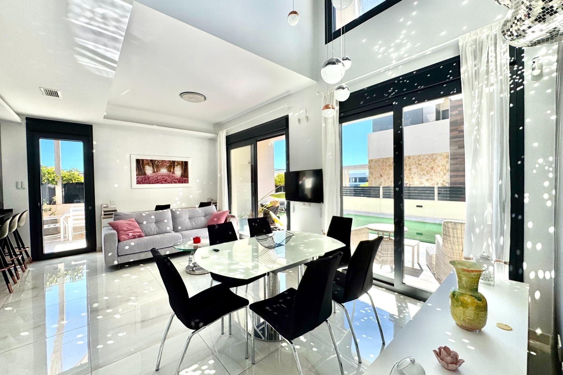 Resale - Villa - Orihuela Costa - Lomas de Cabo Roig