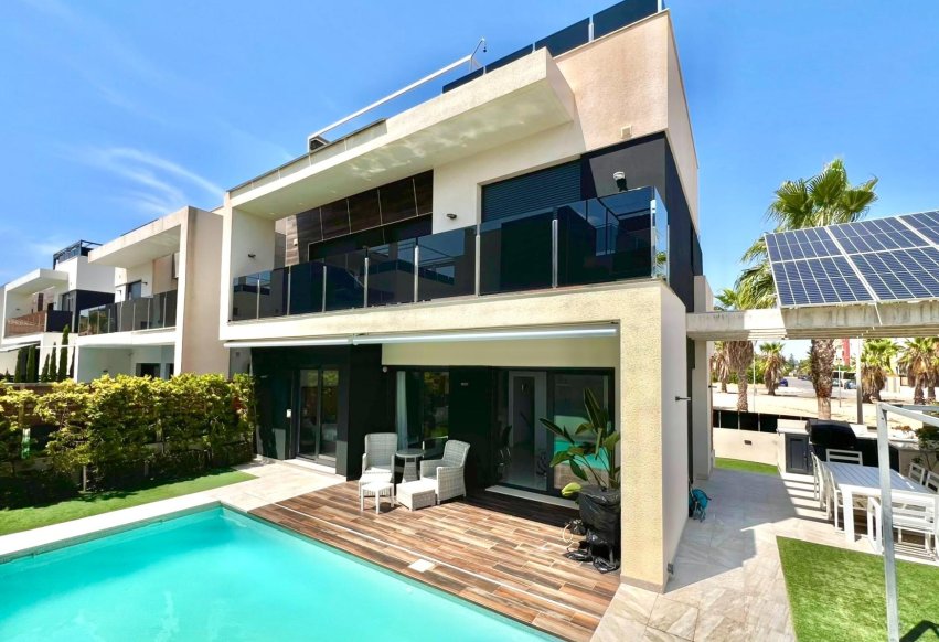 Resale - Villa - Orihuela Costa - Lomas de Cabo Roig