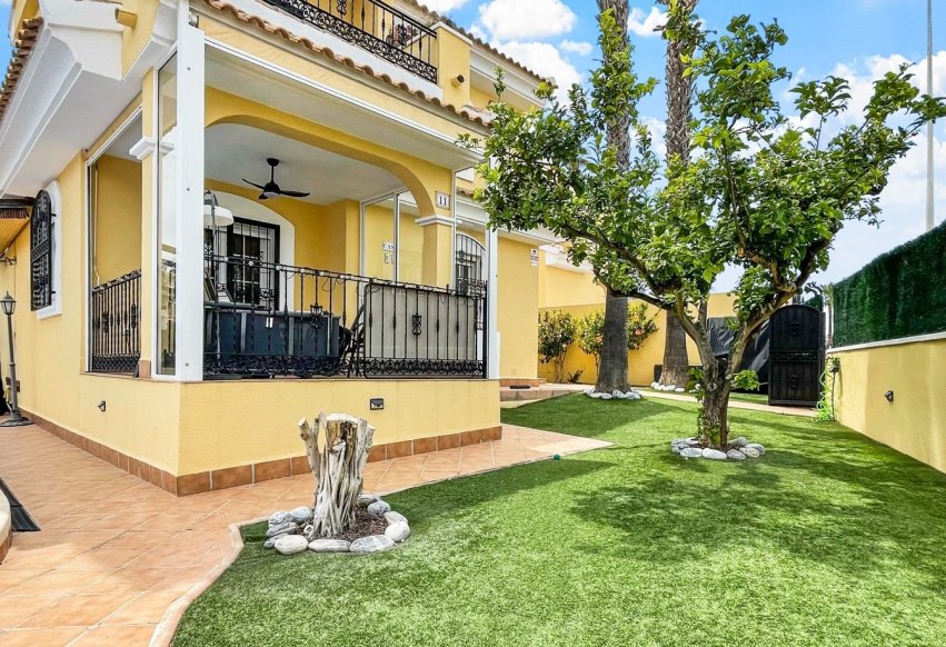 Resale - Villa - Orihuela Costa - Los Dolses