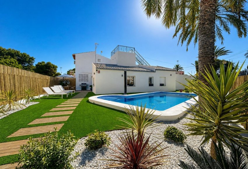 Resale - Villa - Orihuela Costa - Punta Prima