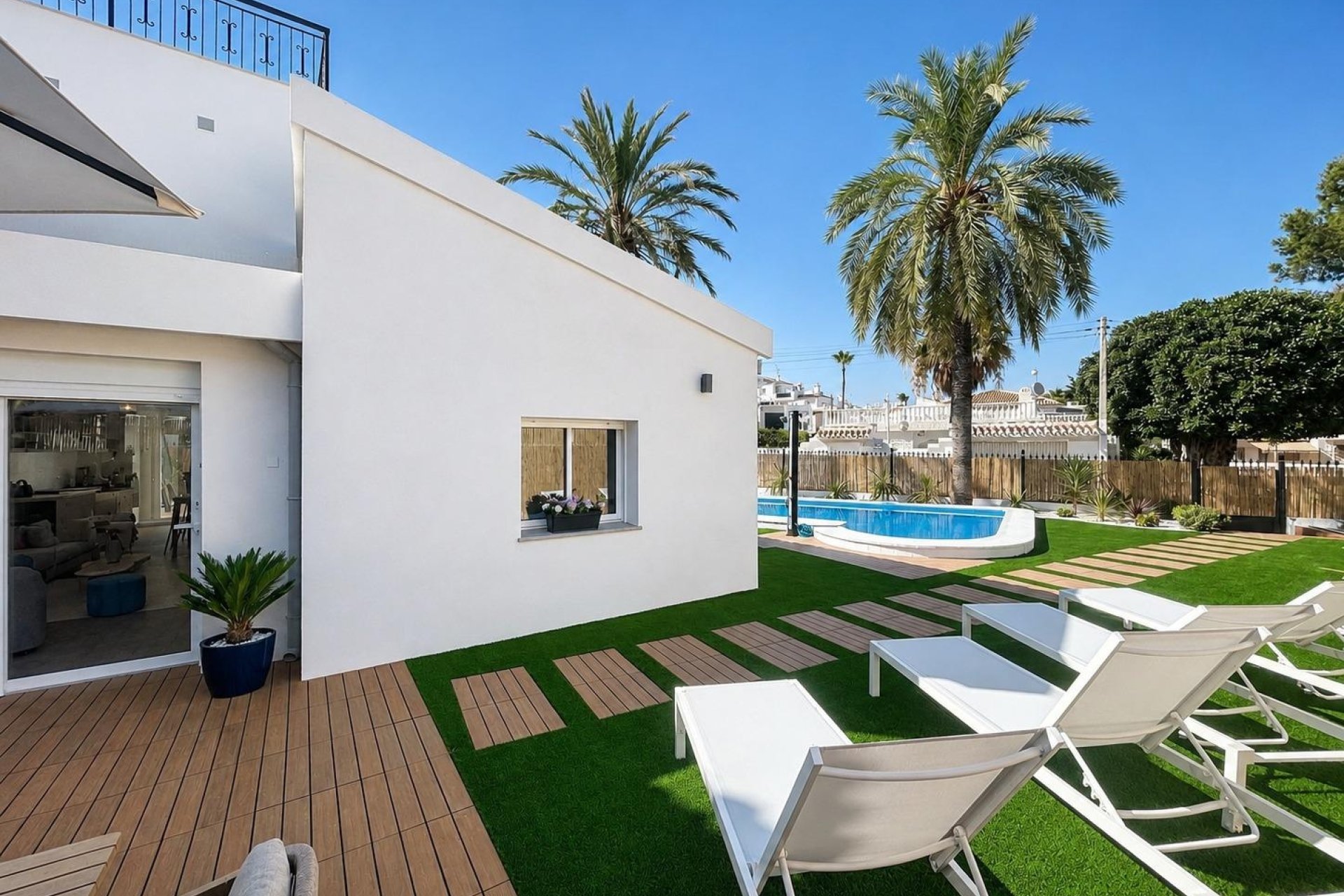 Resale - Villa - Orihuela Costa - Punta Prima