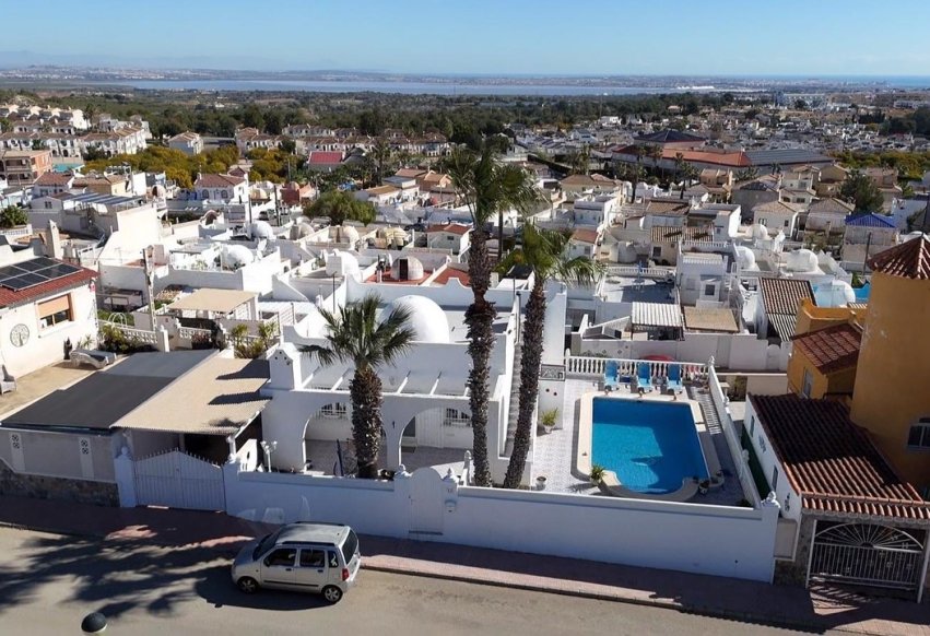 Resale - Villa - Orihuela Costa - Villamartín