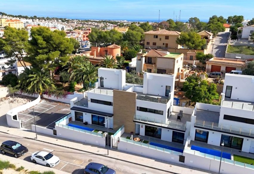 Resale - Villa - Orihuela Costa - Villamartín