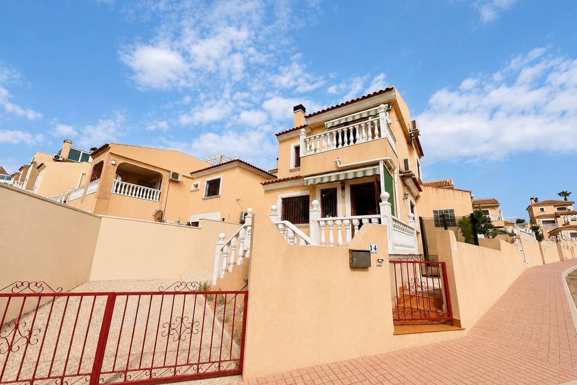 Resale - Villa - Orihuela Costa - Villamartín