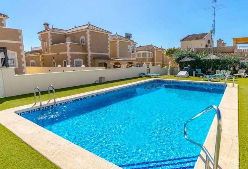 Resale - Villa - Orihuela Costa - Villamartín