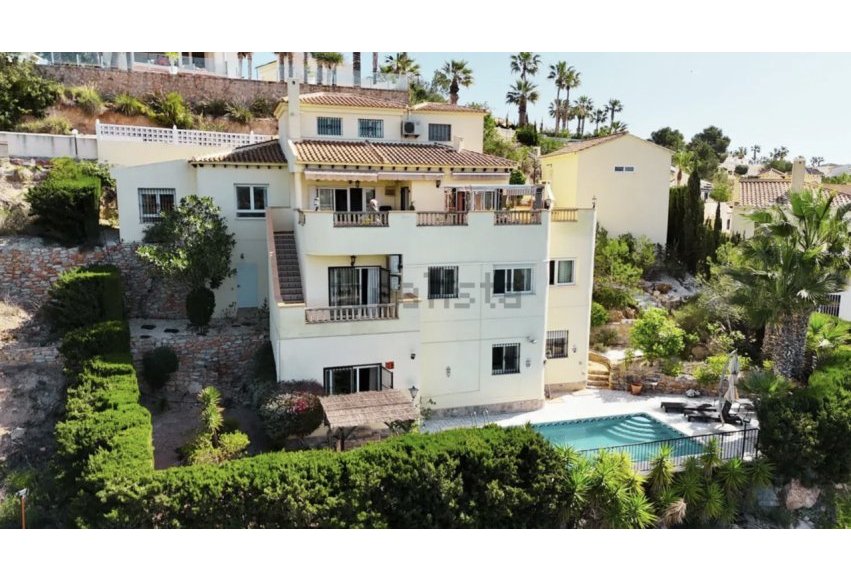 Resale - Villa - Orihuela Costa - Villamartín