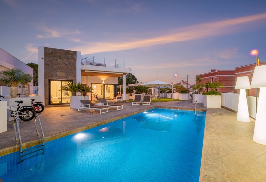 Resale - Villa - Orihuela Costa - Villamartín