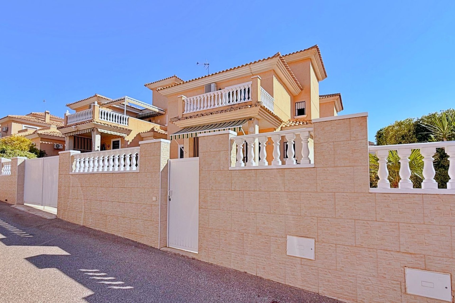 Resale - Villa - Orihuela - Orihuela Costa