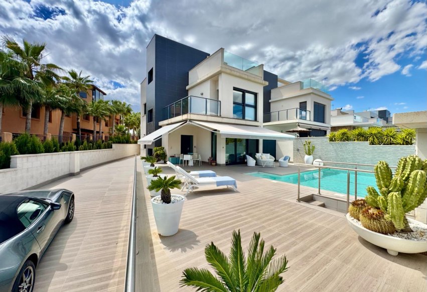 Resale - Villa - San Miguel de Salinas - Bellavista