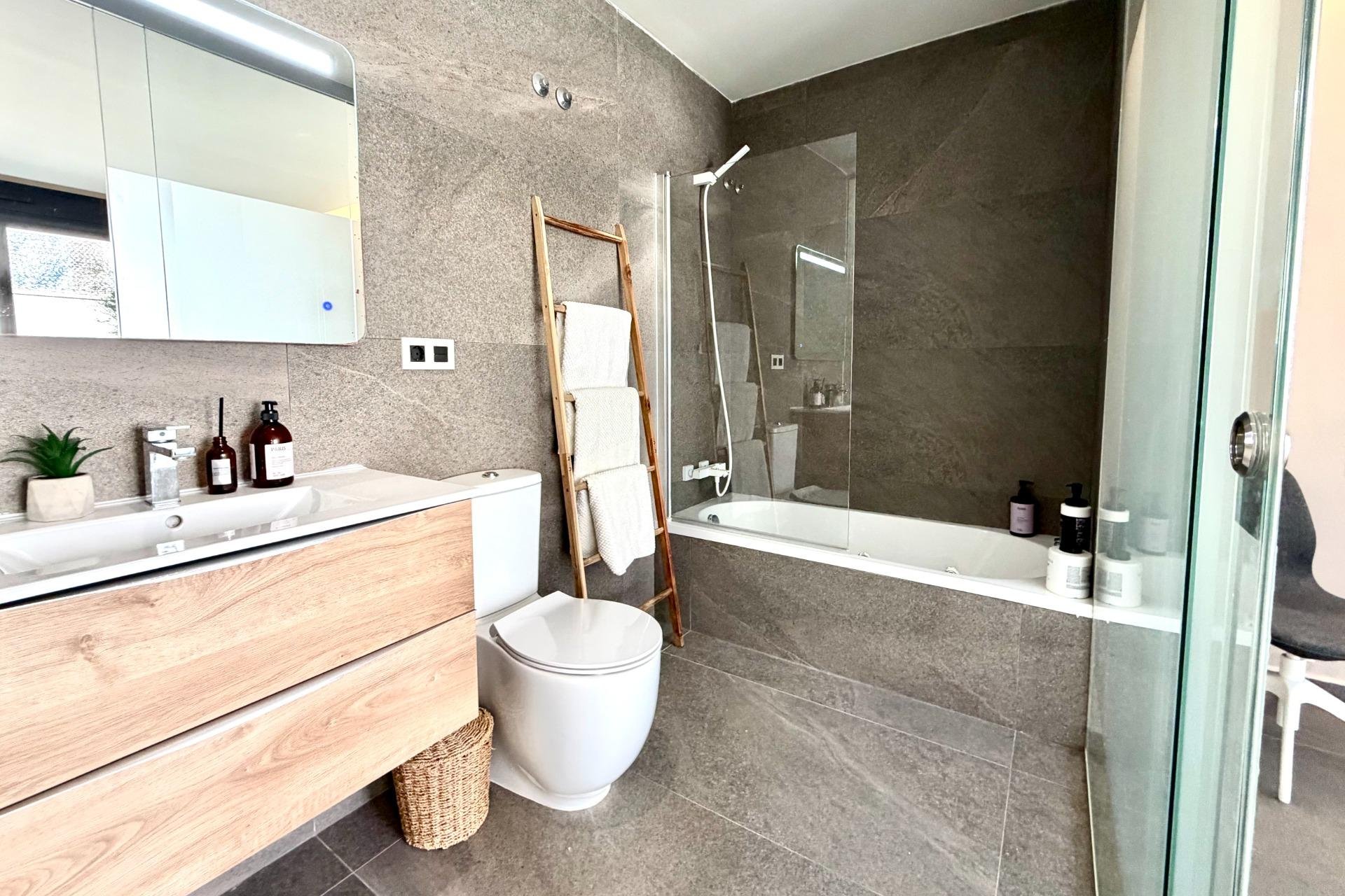 Resale - Villa - San Miguel de Salinas - Bellavista