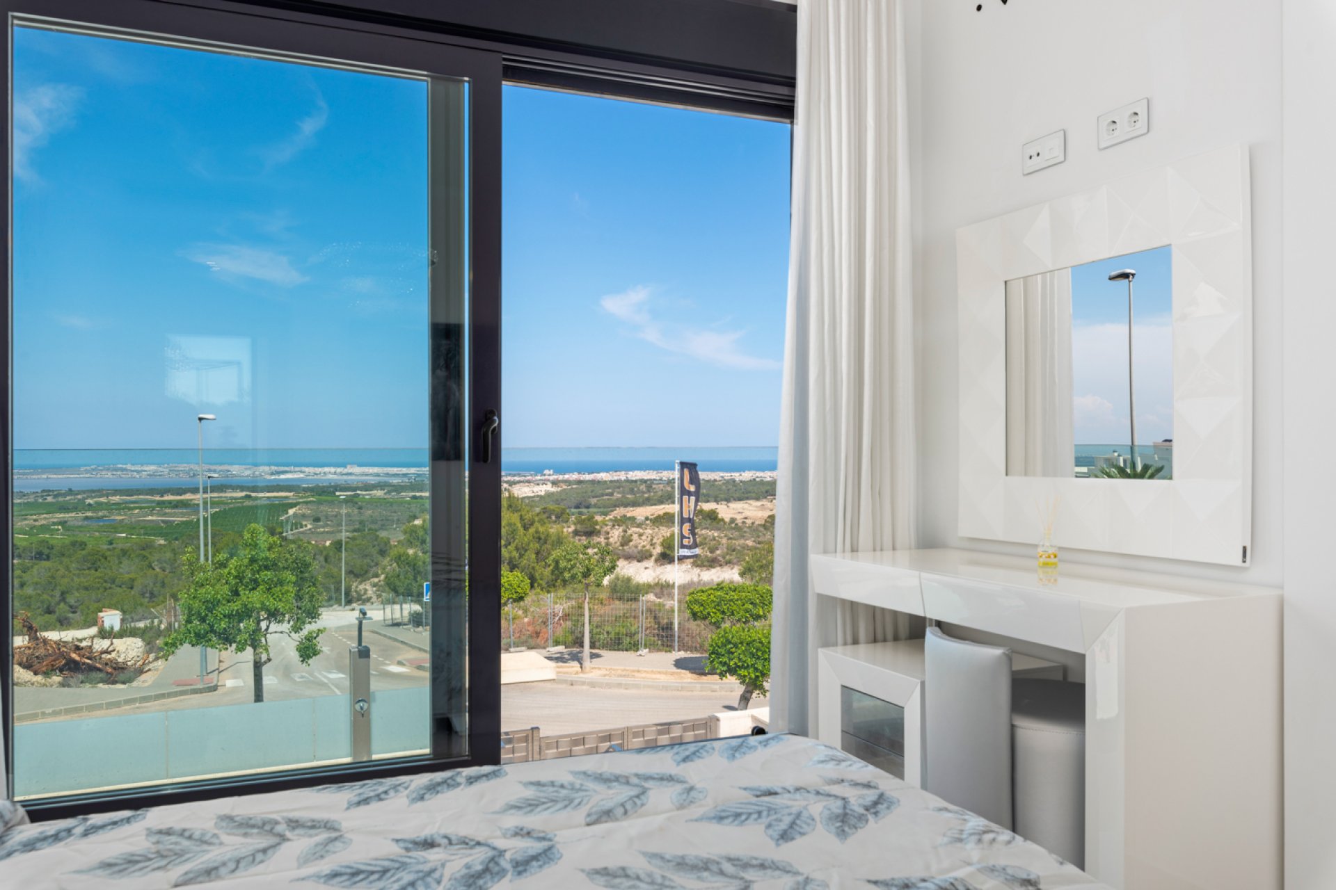 Resale - Villa - San Miguel de Salinas - San Miguel Salinas