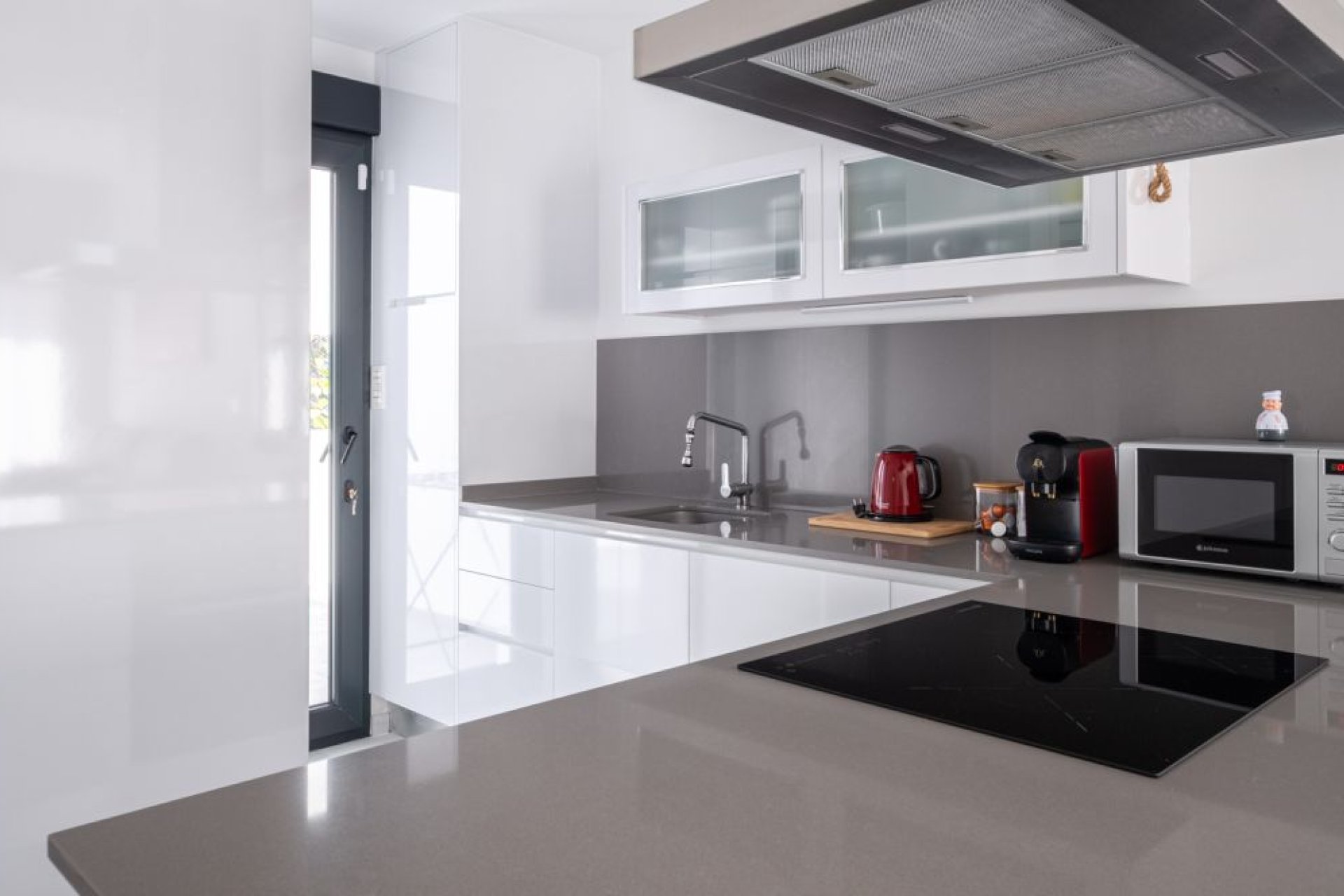 Resale - Villa - Torrevieja - La Siesta - El Salado -  Torreta