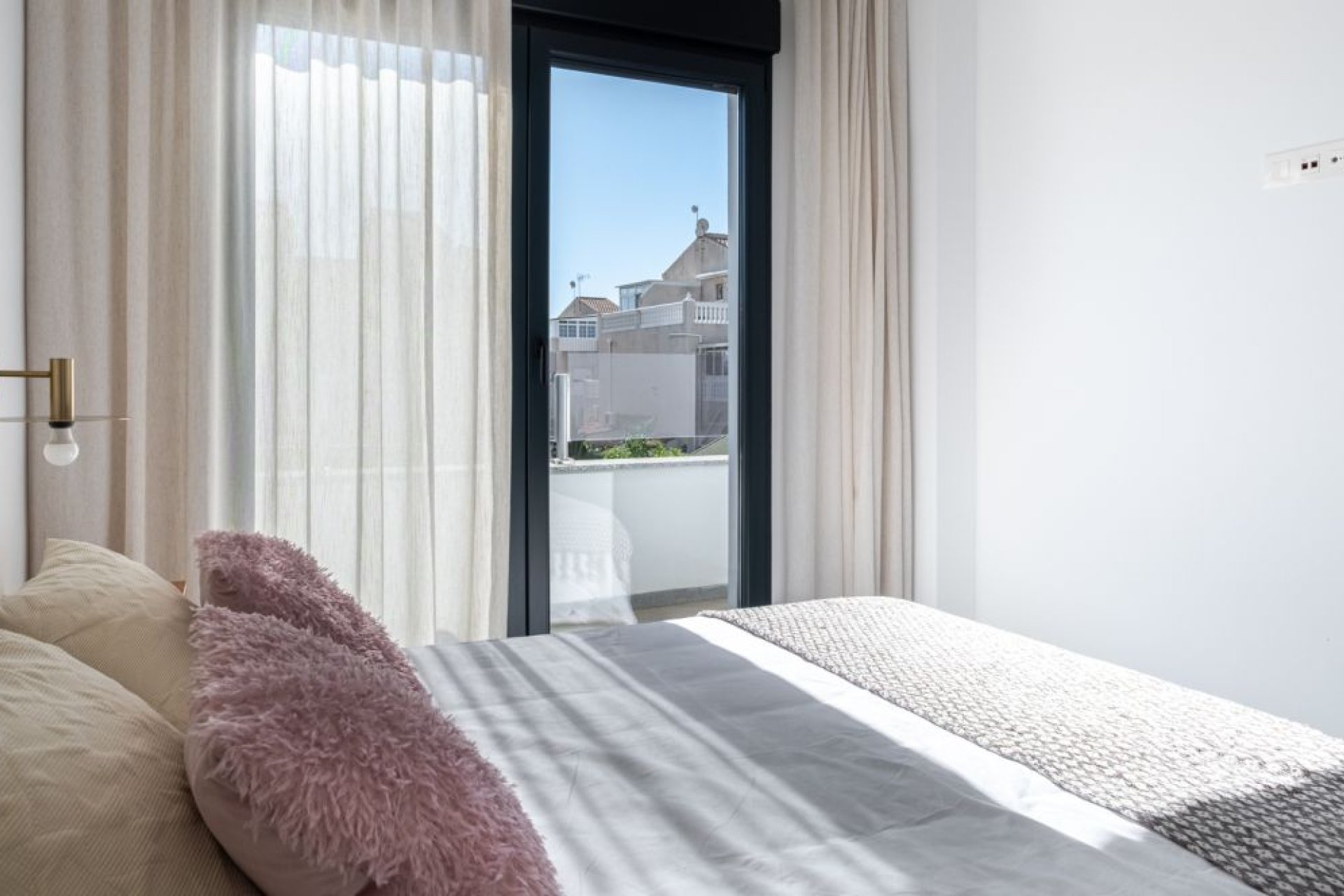 Resale - Villa - Torrevieja - La Siesta - El Salado -  Torreta