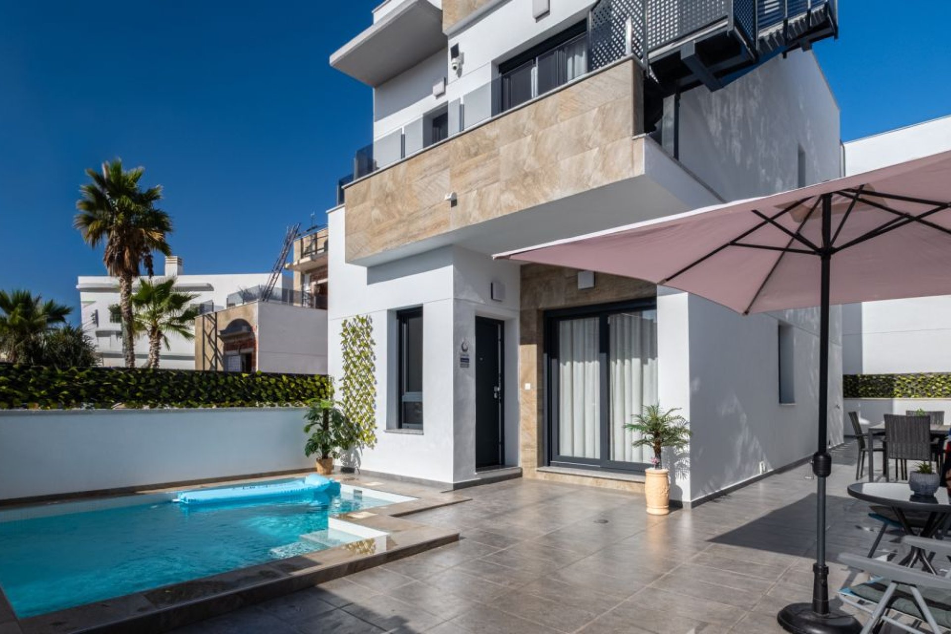 Resale - Villa - Torrevieja
