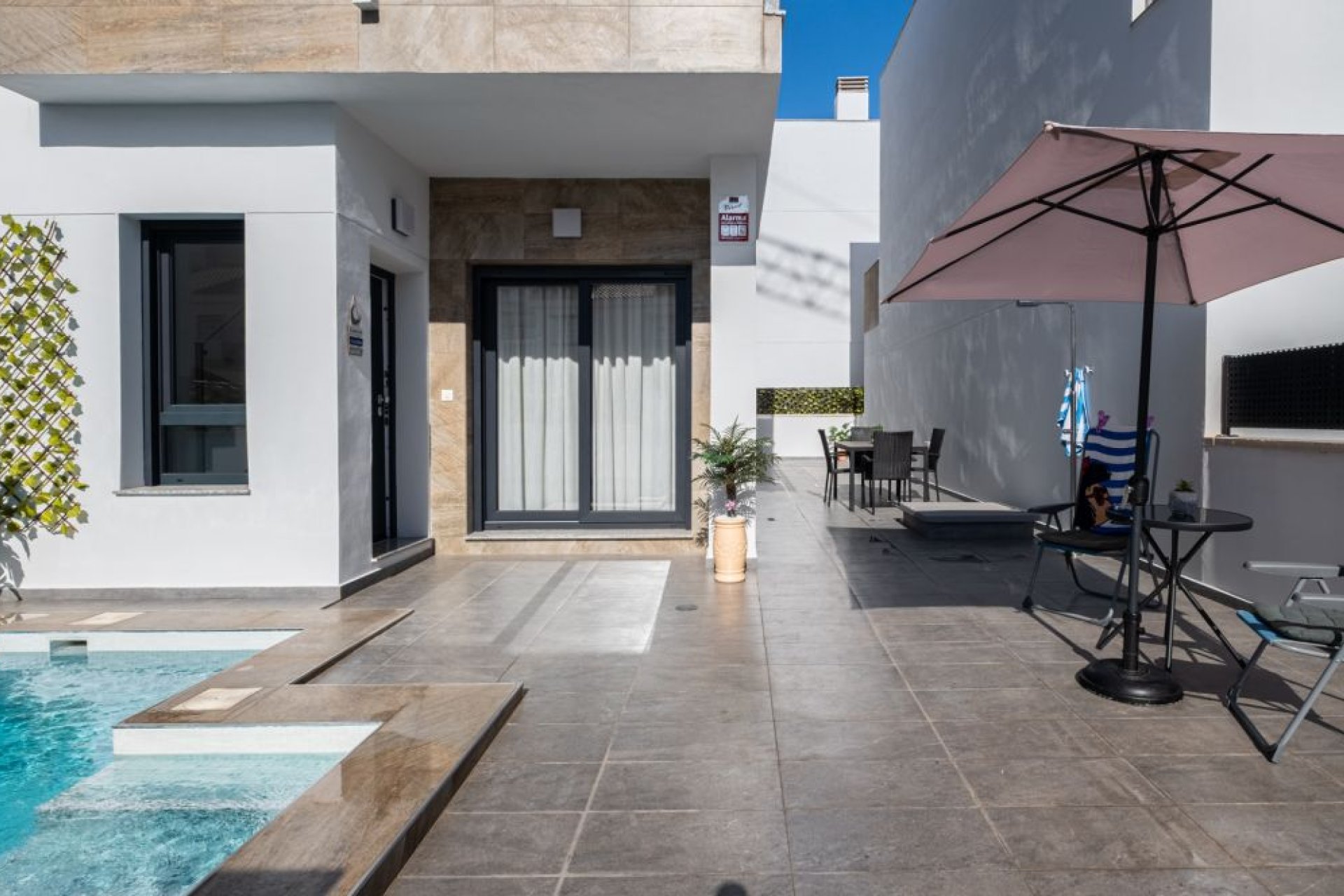 Resale - Villa - Torrevieja