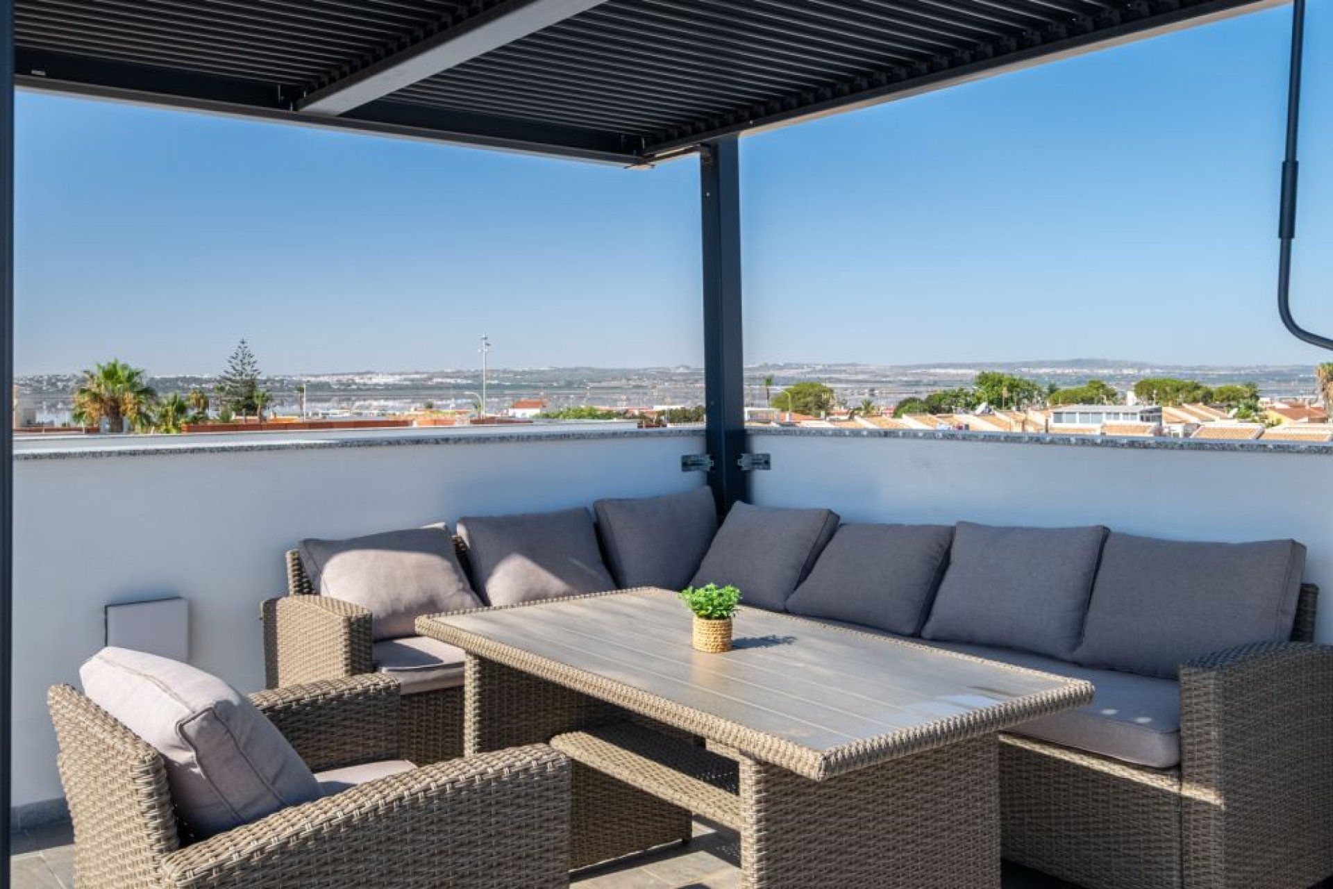 Resale - Villa - Torrevieja