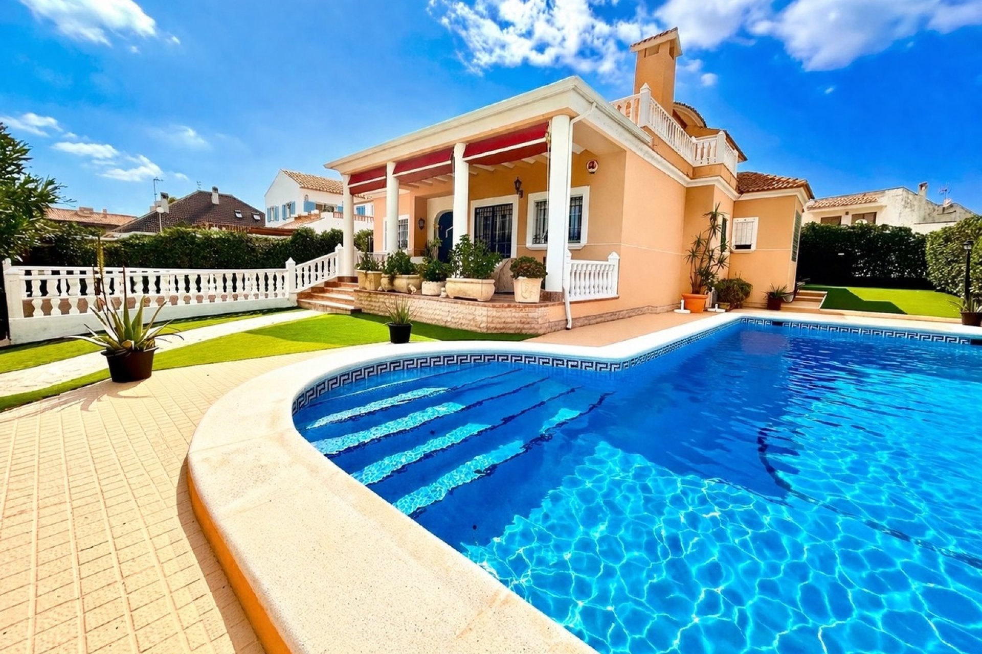 Resale - Villa - Torrevieja