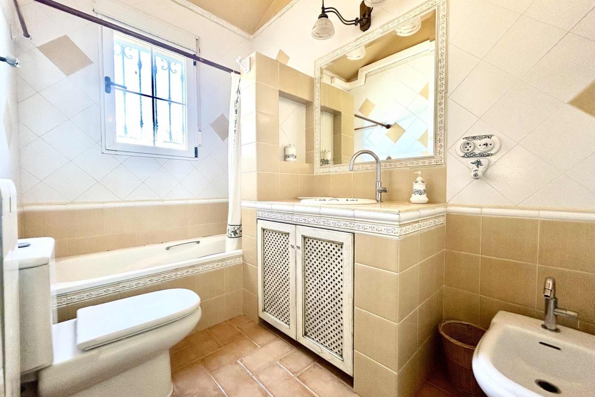 Resale - Villa - Torrevieja