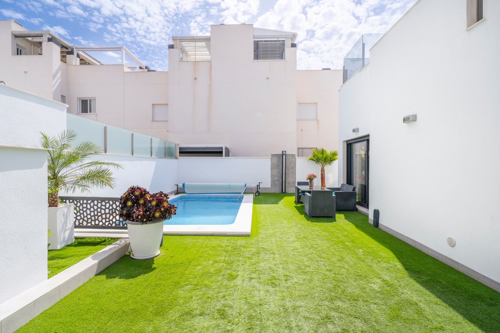 Resale - Villa - Torrevieja