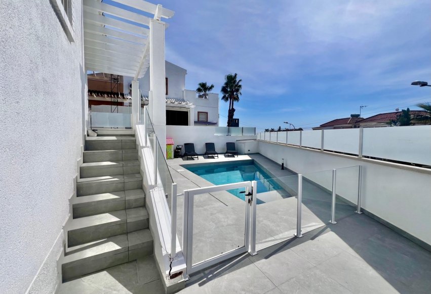 Reventa - Villa - San Miguel de Salinas - Las filipinas