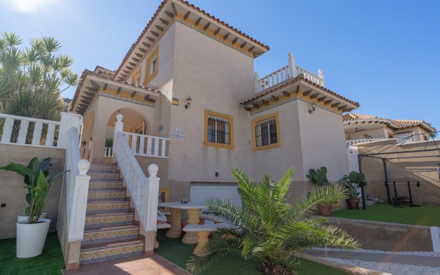 Townhouse - Resale - San Miguel de Salinas - Las Filipinas