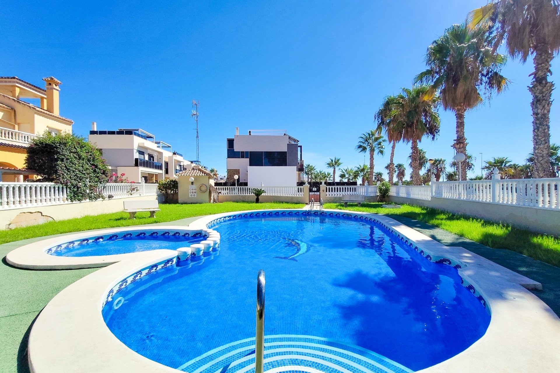 Videresalg - Leilighet / leilighet - Orihuela Costa - Cabo Roig