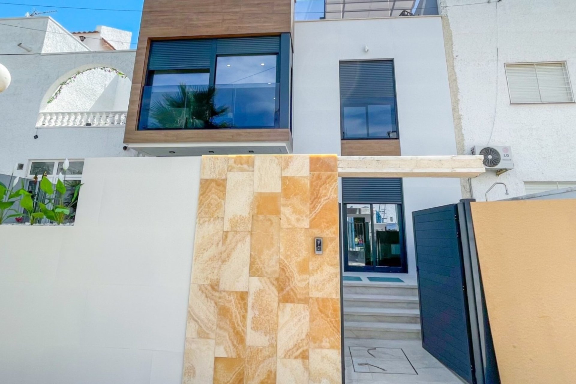 Videresalg - Tosidig - Torrevieja - Nueva Torrevieja - Aguas Nuevas