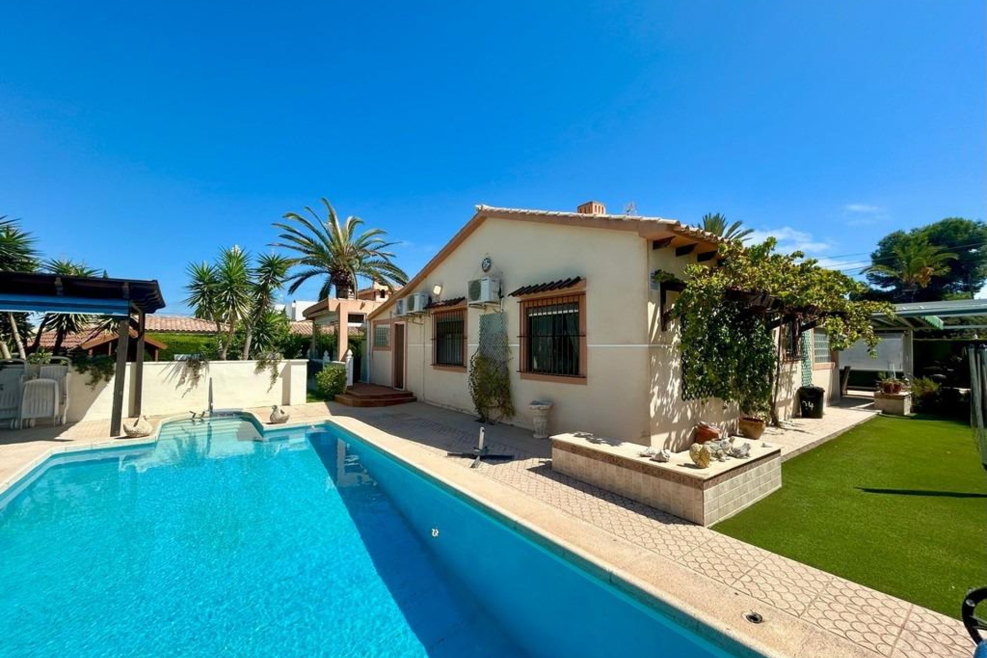 Videresalg - Villa - Orihuela Costa - Aguamarina
