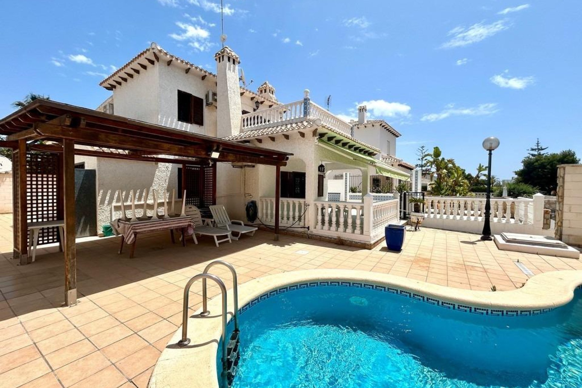 Videresalg - Villa - Orihuela Costa - La Zenia