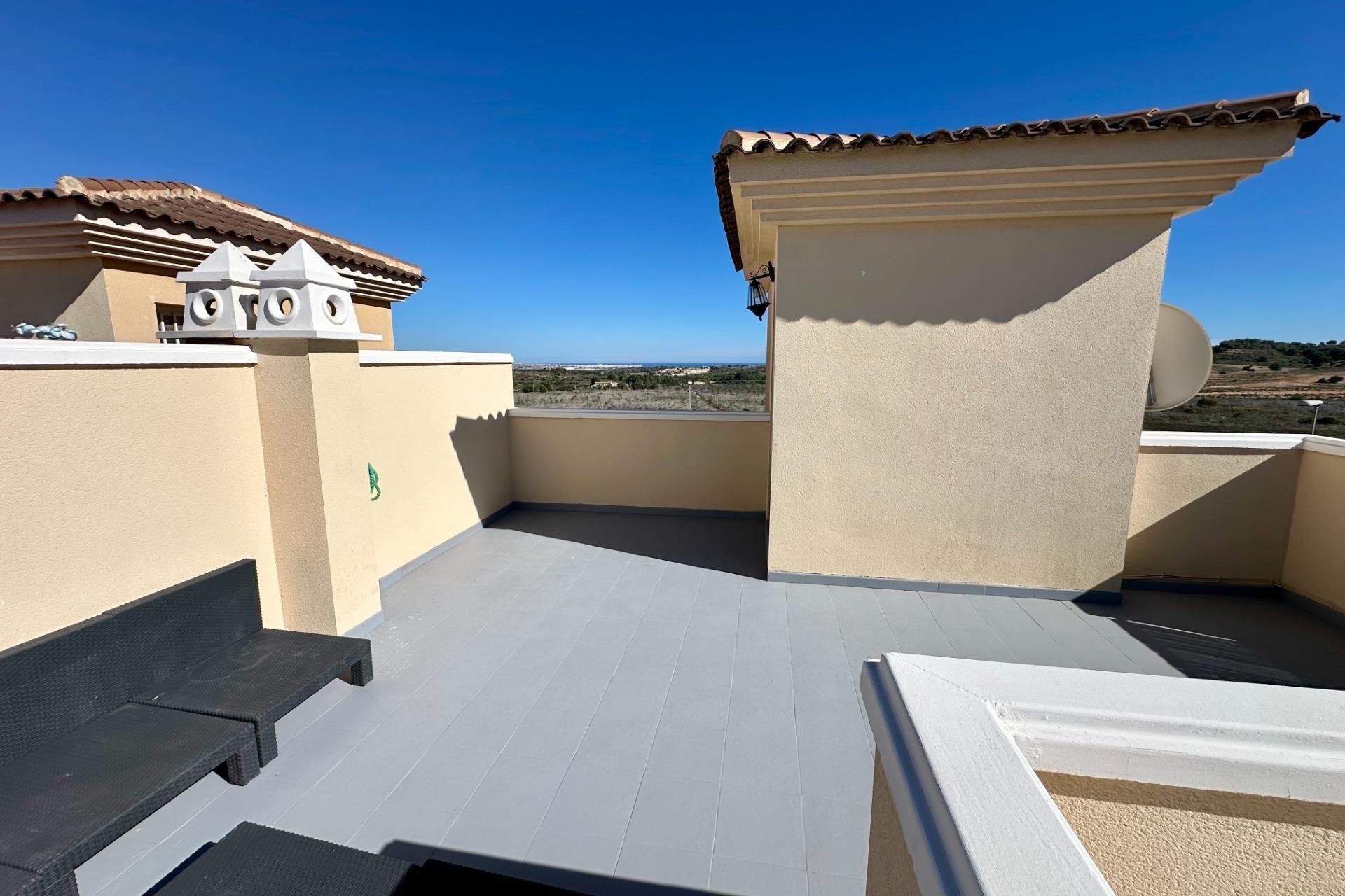 Videresalg - Villa - San Miguel de Salinas - Residencial los flamencos