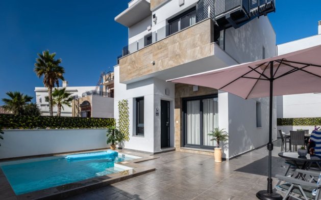 Villa - Återförsäljning - Torrevieja - La Siesta - El Salado -  Torreta