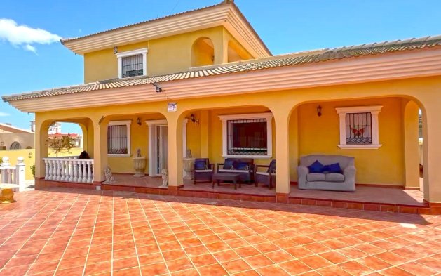 Villa - Begagnad - Torrevieja - MOV-50896