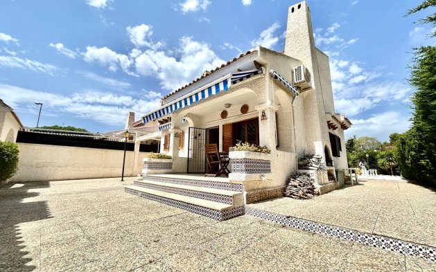 Villa - Herverkoop - Orihuela Costa - La Zenia