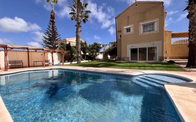 Villa - Herverkoop - Orihuela Costa - La Zenia