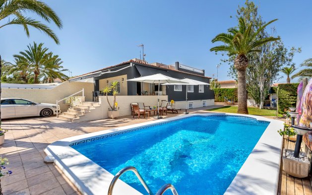 Villa - Herverkoop - Torrevieja - Rocio del Mar