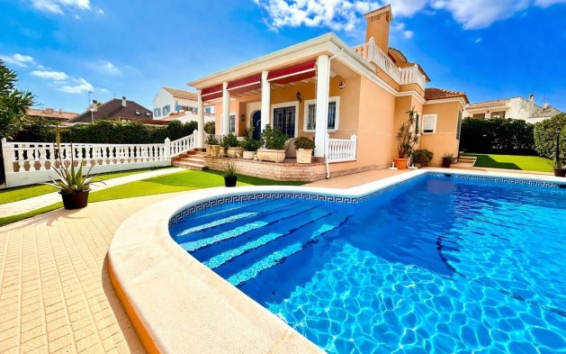 Villa - Herverkoop - Torrevieja - Torrevieja