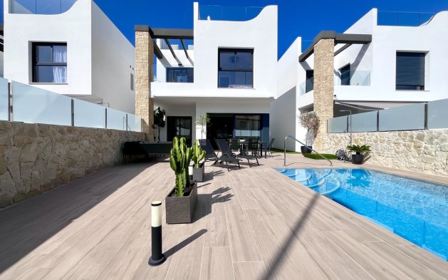 Villa - Odsprzedaż - Torrevieja - Punta Prima