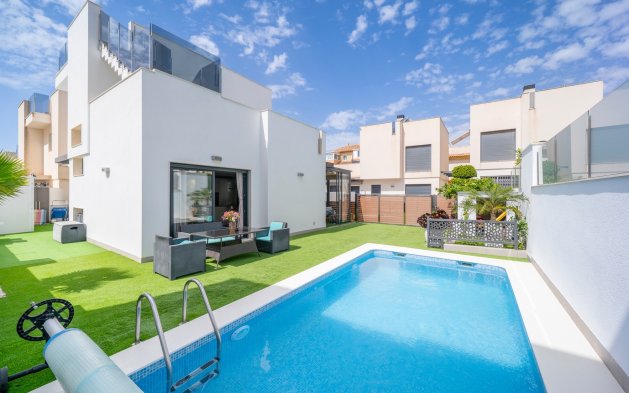 Villa - Resale - Torrevieja - Torrevieja