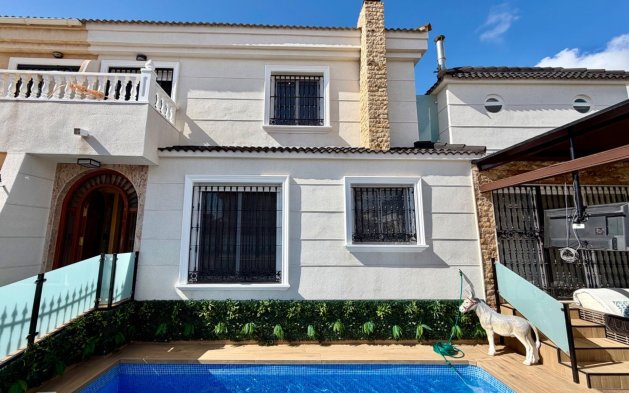 Villa - Videresalg - Orihuela Costa - La Zenia