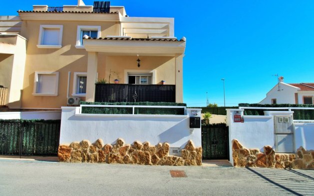 Villa - Videresalg - San Miguel de Salinas - Residencial los flamencos